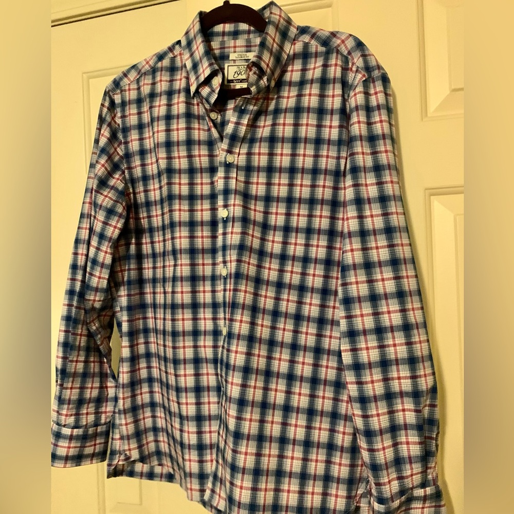 Jos A Bank 1905, tailored for button down shirt. Medium. Excellent condition.
